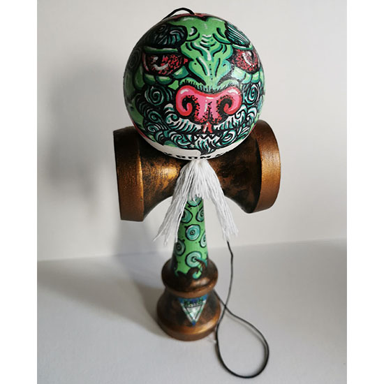 kendama est un bilboquet japonais customiser lors d'un evenement a Lyon