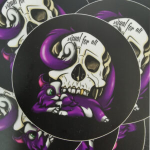 Sticker rond mat représentant un chat violet cartoon nommé Purple Cat dans un style illustré coloré et fantastique.